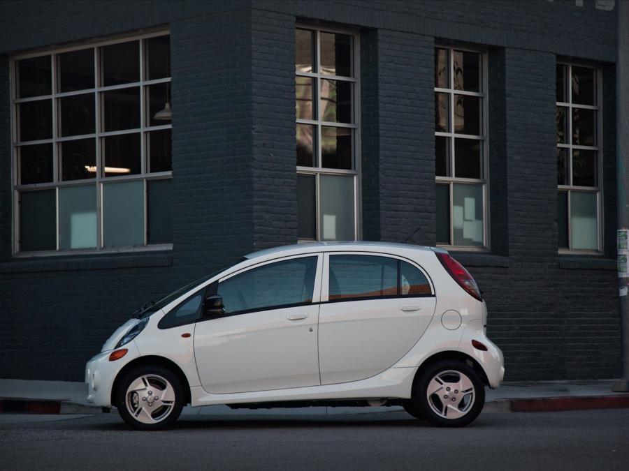  Mitsubishi i-MiEV 2012 года  (US) (фото 10 из 234)